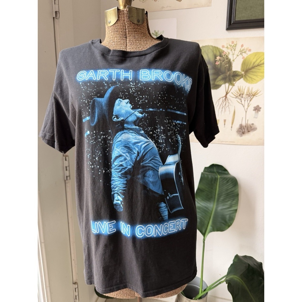 Garth Brooks Live In Concert Graphic T-Shirt Black Blue Neon Logo Mens Medium
